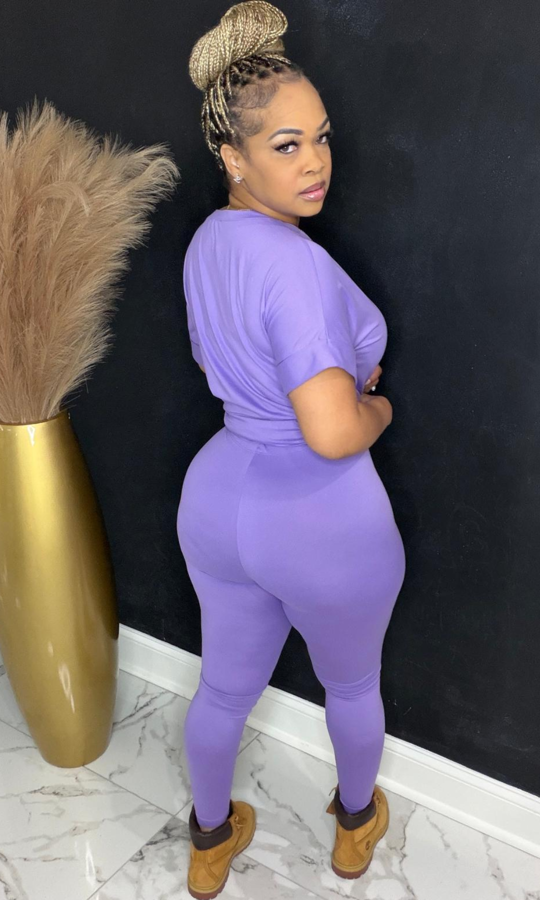 Model wearing Basic Set Lavender in size medium, back view highlighting high-waisted leggings and fitted top.