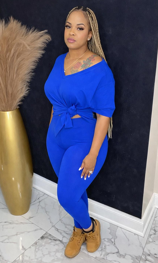 Model wearing Basic Set Bright Blue in size medium, front view styled with boots, featuring high-waisted leggings and knotted top detail.