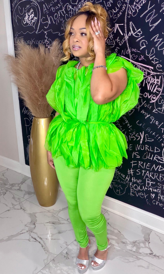 Side view ensuring the fit and flow of the Fab in Lime statement set