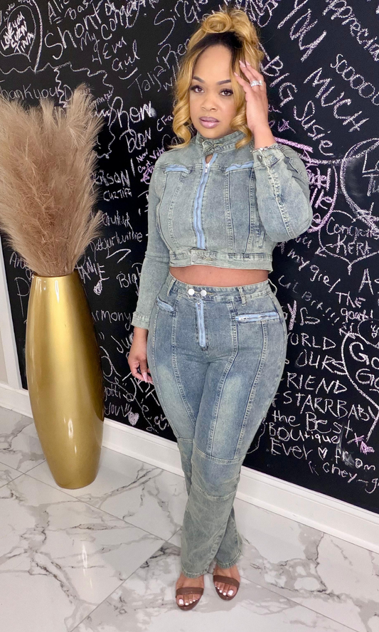 Light baby blue jean zipper set front view with cropped jacket and high-waist jeans