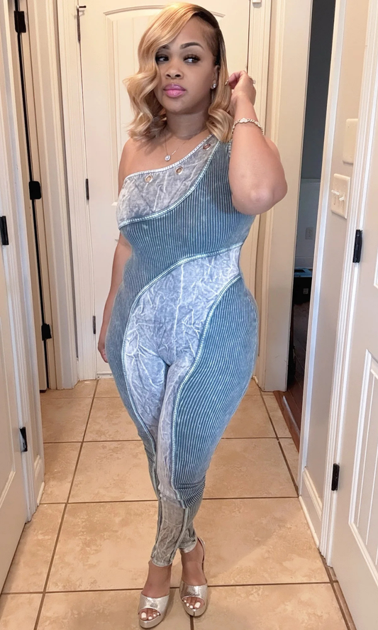 One Shoulder jumpsuit – front view with asymmetrical neckline and slim fit.